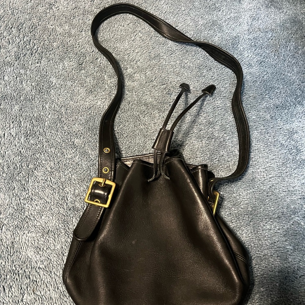 Elegant Black Leather Shoulder Bag